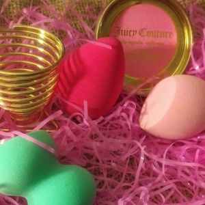 Juicy Couture 3 latex free cosmetic sponges